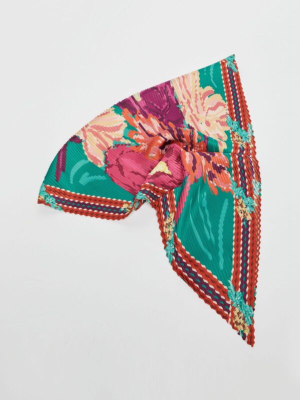 Pleated twill scarf 5 Pleated twill scarf - Slika 2