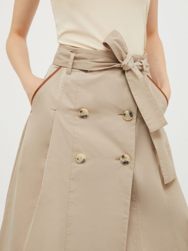 Midi-length corolla skirt from technical fabric - Slika 3
