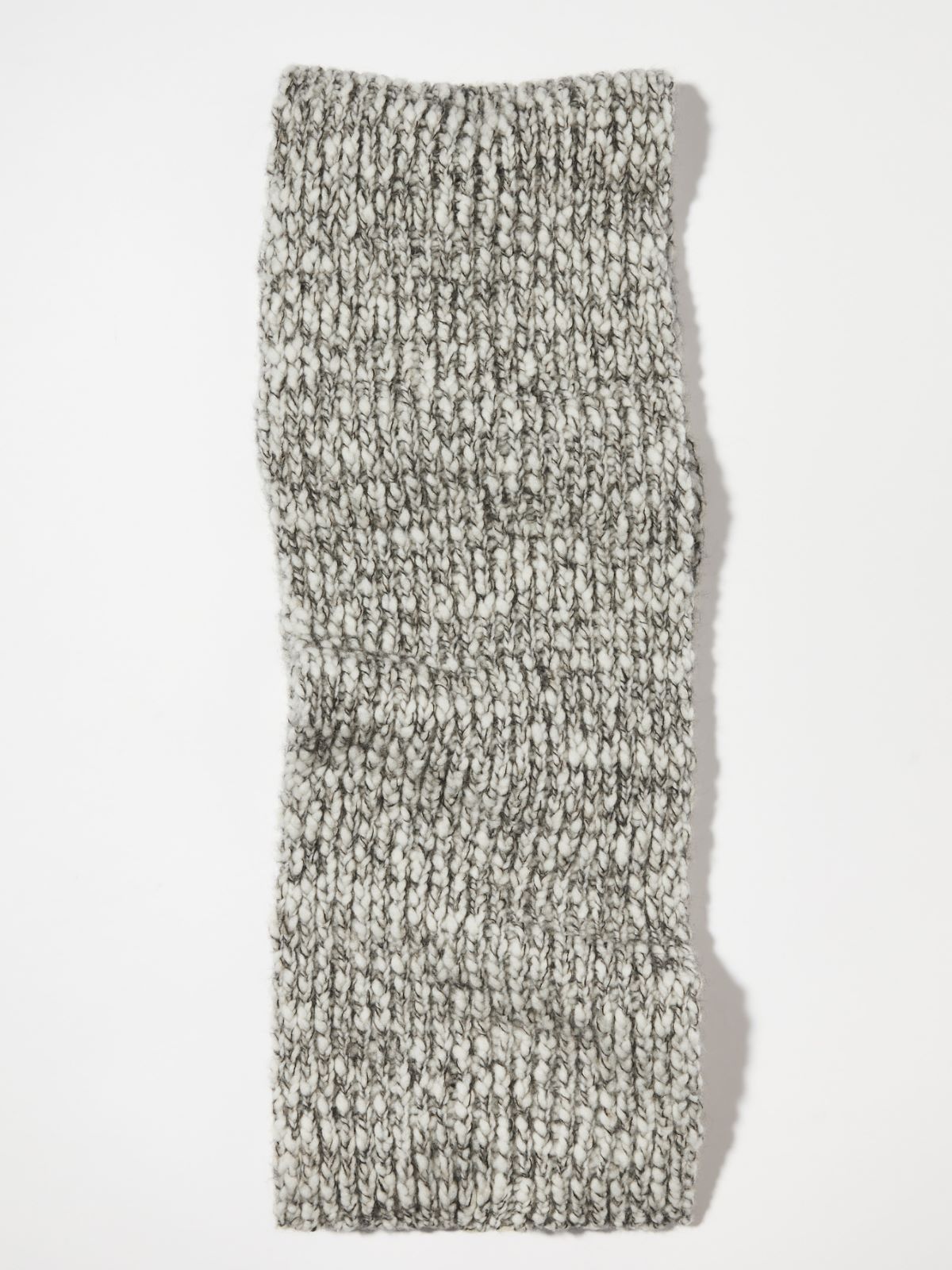 6746045702001-a-knitscarf2_normaljpgproduct