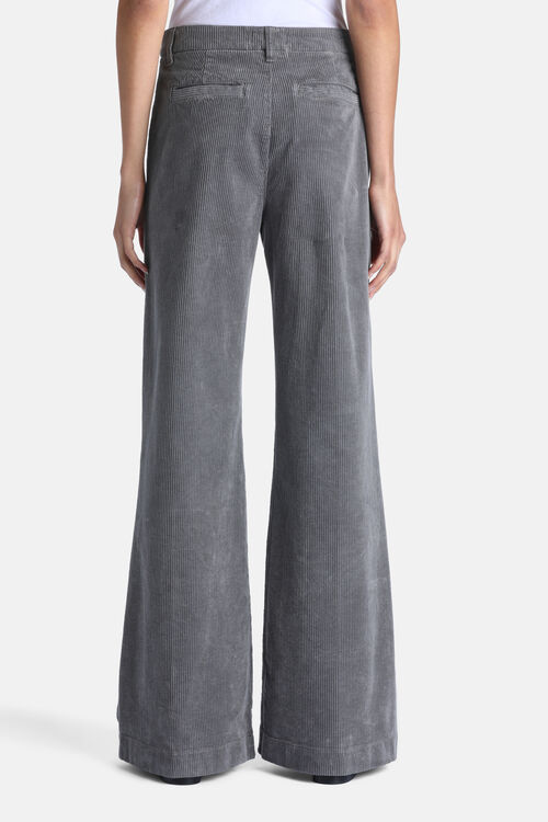 Luisa Spagnoli – Somotske pantalone sa proširenim nogavicama 1 20946033626a1ff3d395b014 26656422 02861130XX2