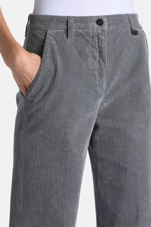 Luisa Spagnoli – Somotske pantalone sa proširenim nogavicama 2 4341907196a1ff3d3cde5d0 67811220 02861130XX3